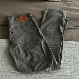 Men’s Levi slim pants
